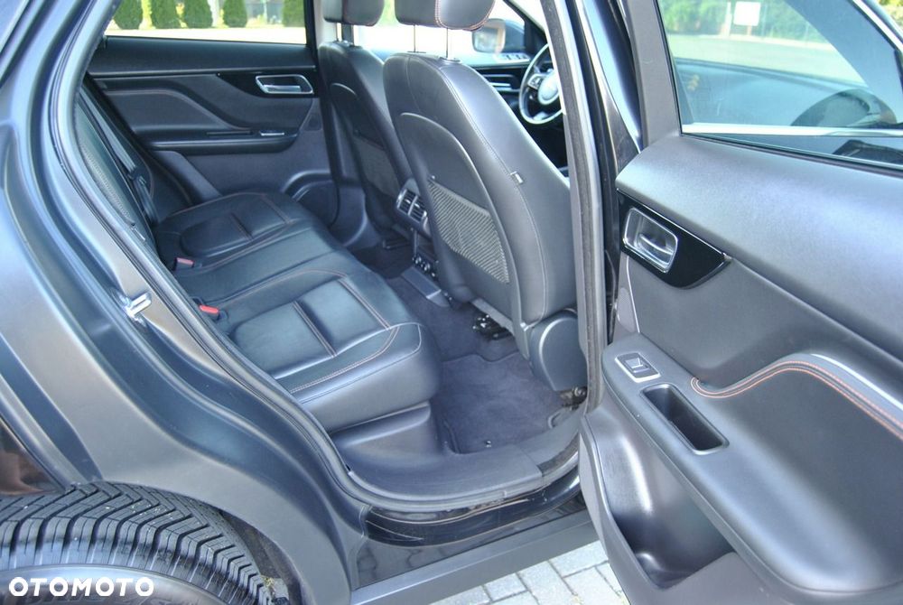 Jaguar F-Pace 20d Prestige - 14