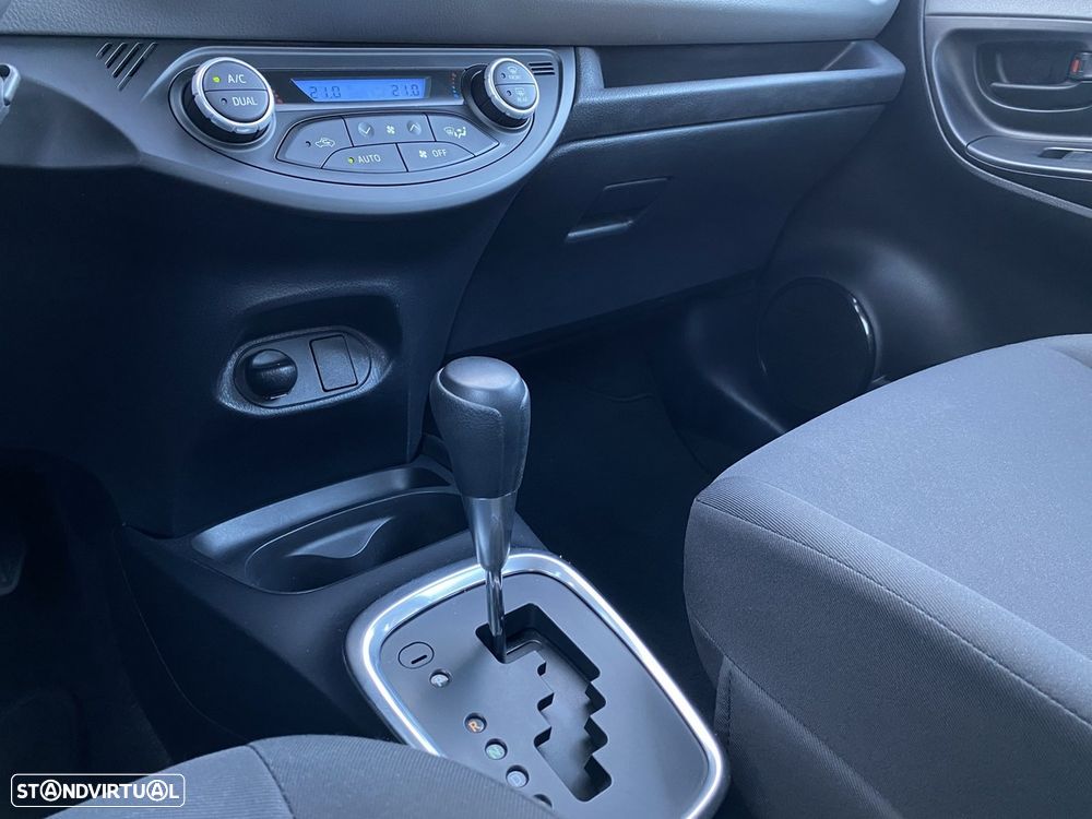 Toyota Yaris 1.5 HSD Active - 23