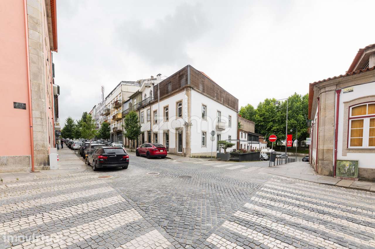 Trespasse de Restaurante e Habitação T3 Duplex na Sé em Braga - Grande imagem: 2/51