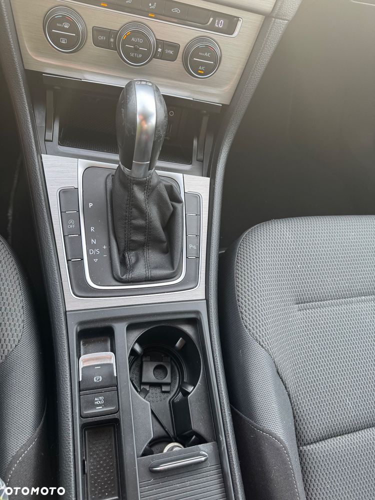 Volkswagen Golf - 24