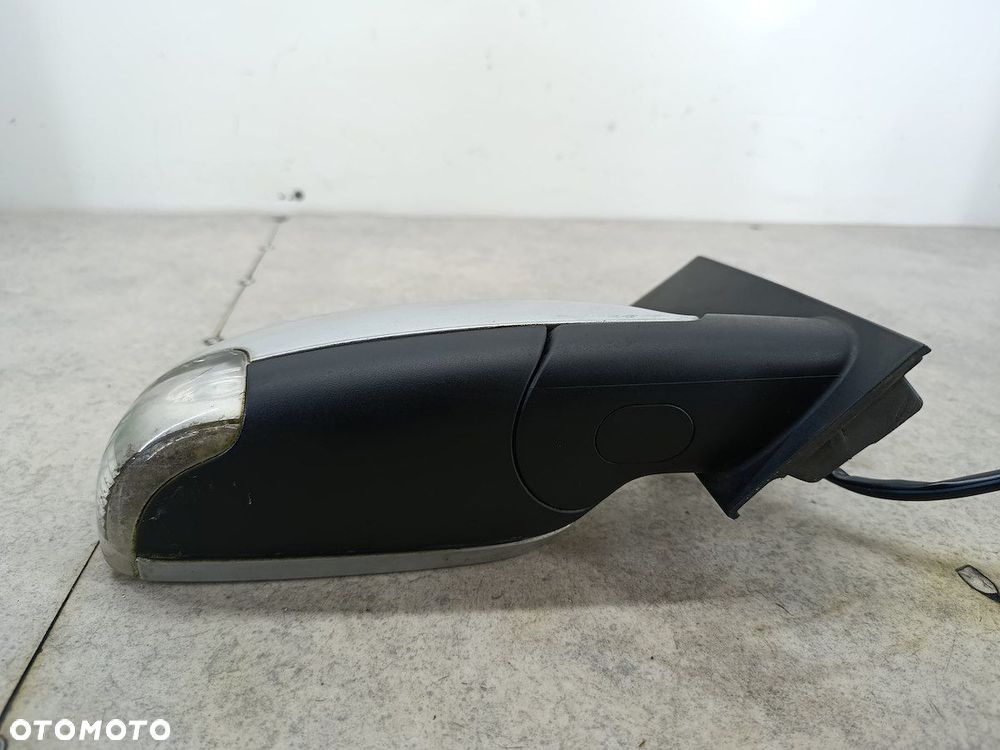 LUSTERKO PRAWE VW TOURAN I LA7W - 7
