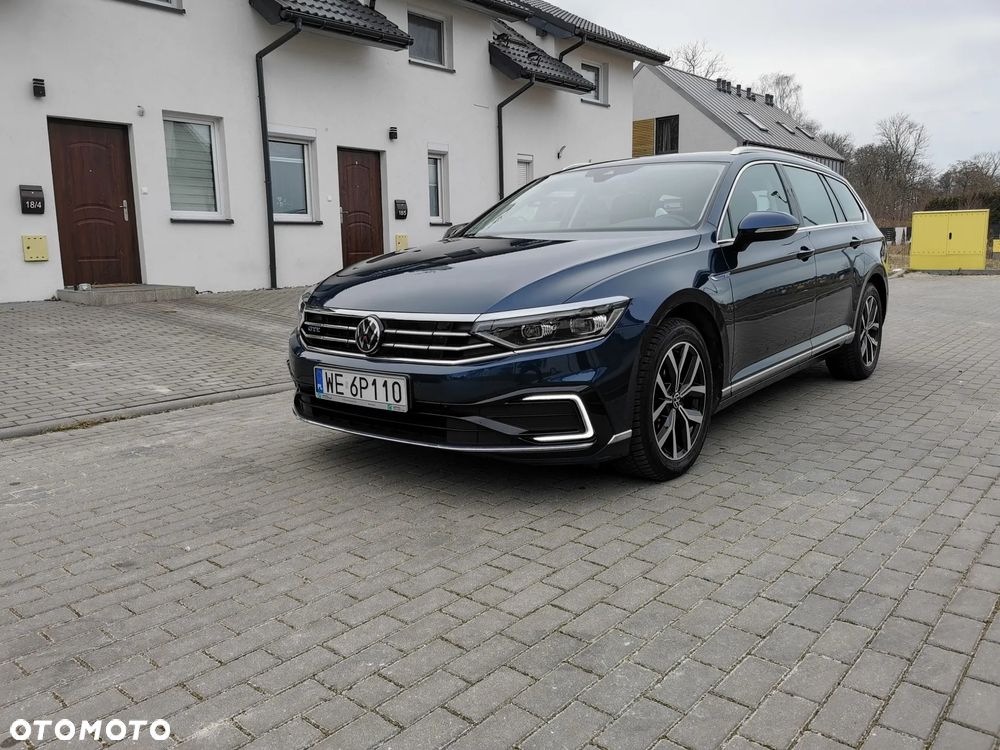 Volkswagen Passat - 1