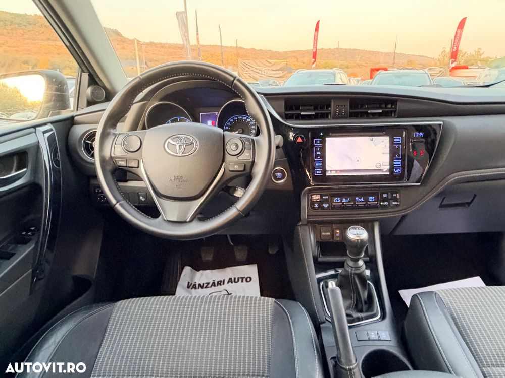 Toyota Auris 1.6 D-4D Executive - 6