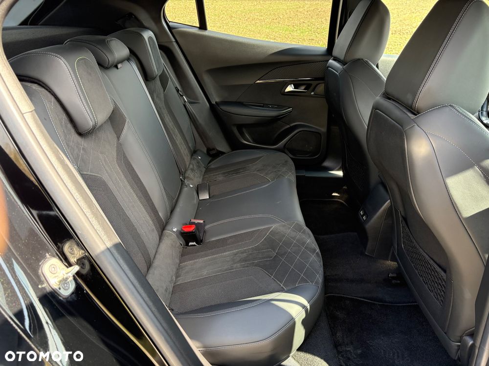 Peugeot 2008 PureTech 130 GT - 17