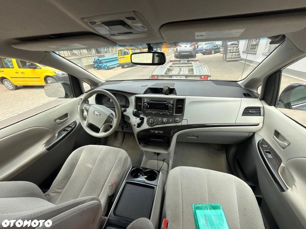 Toyota Sienna 3.5 LE AWD - 11