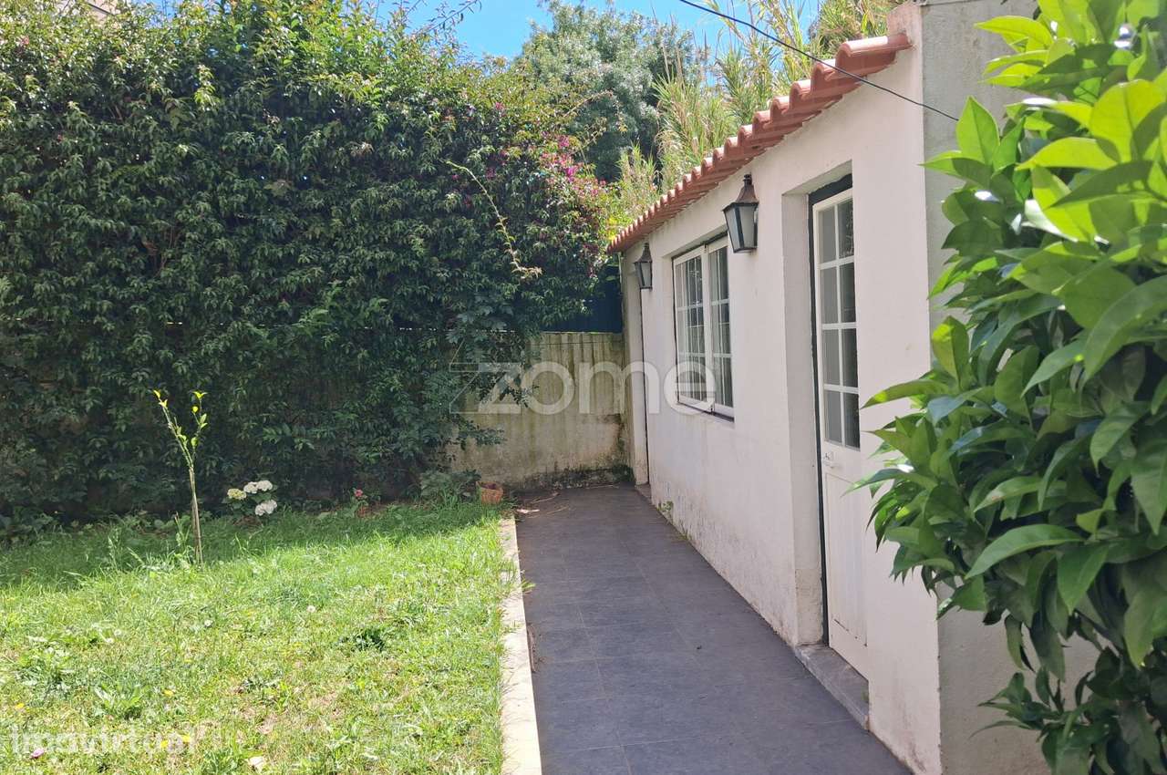 Moradia T5 com Jardim em São João do Estoril - Grande imagem: 4/36