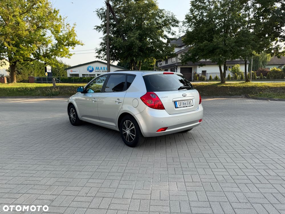 Kia Ceed - 9