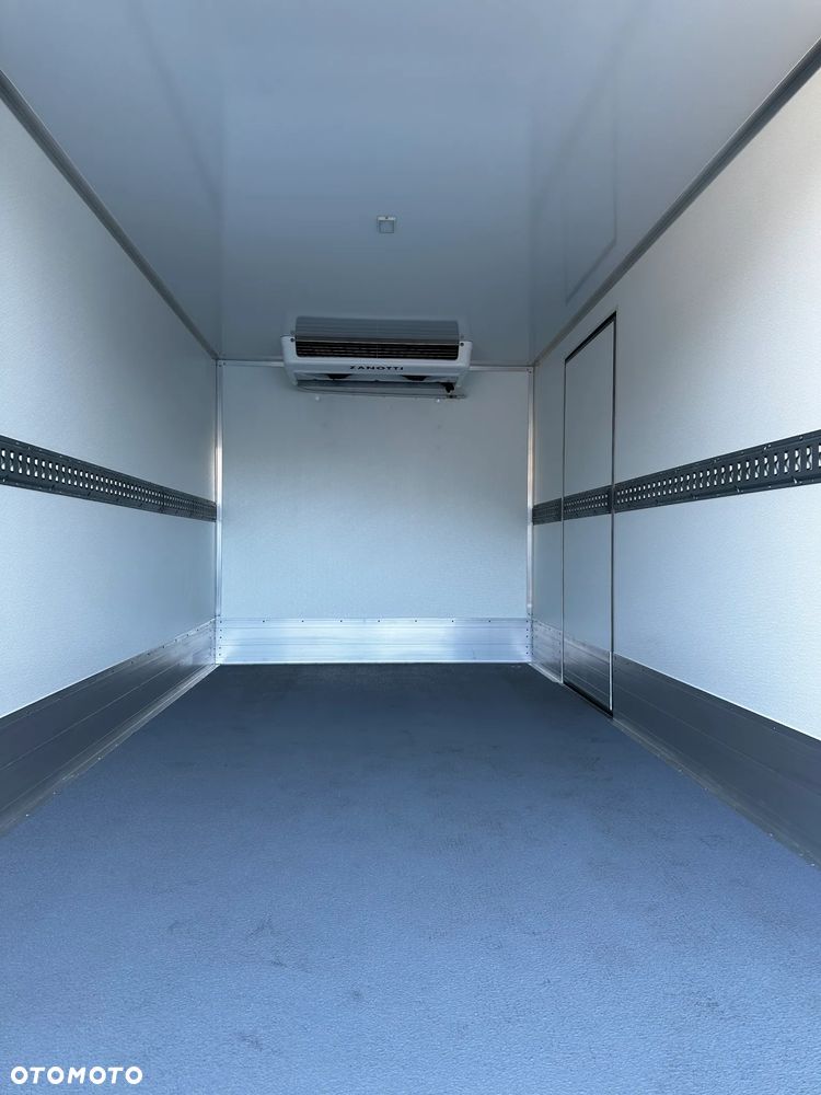 Mercedes-Benz Sprinter - 31