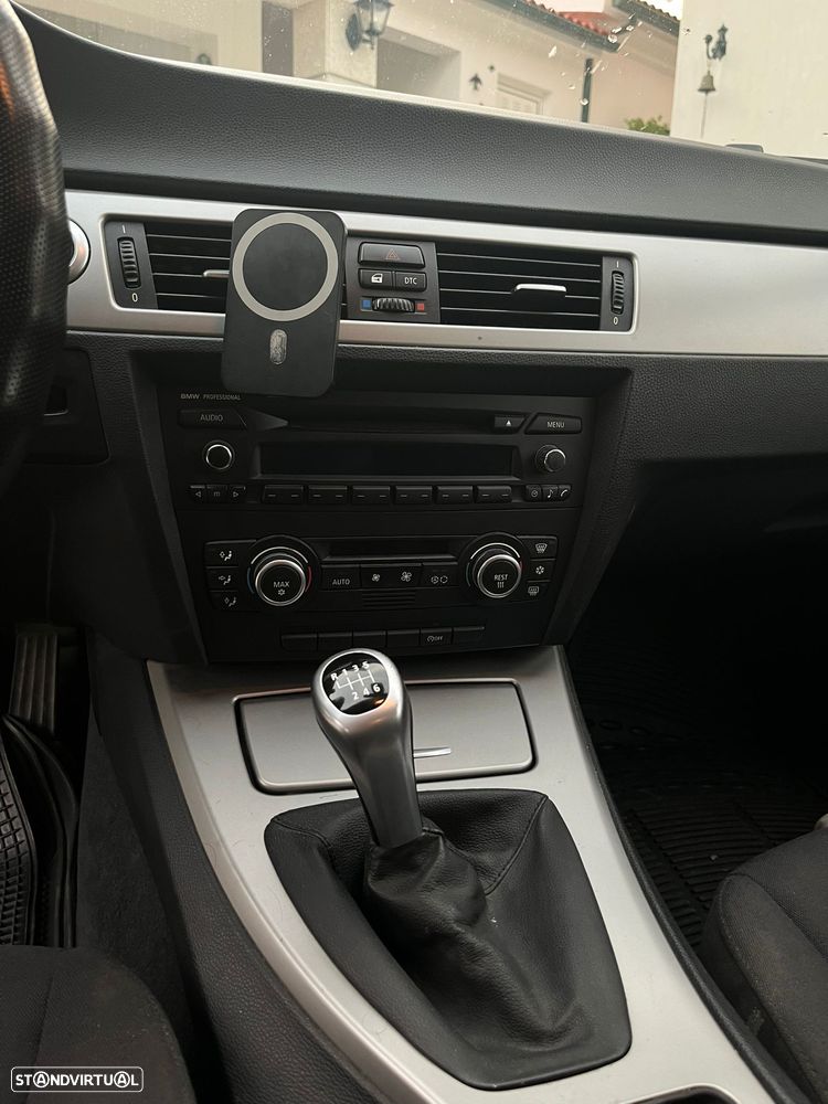 BMW 318 d Touring - 11