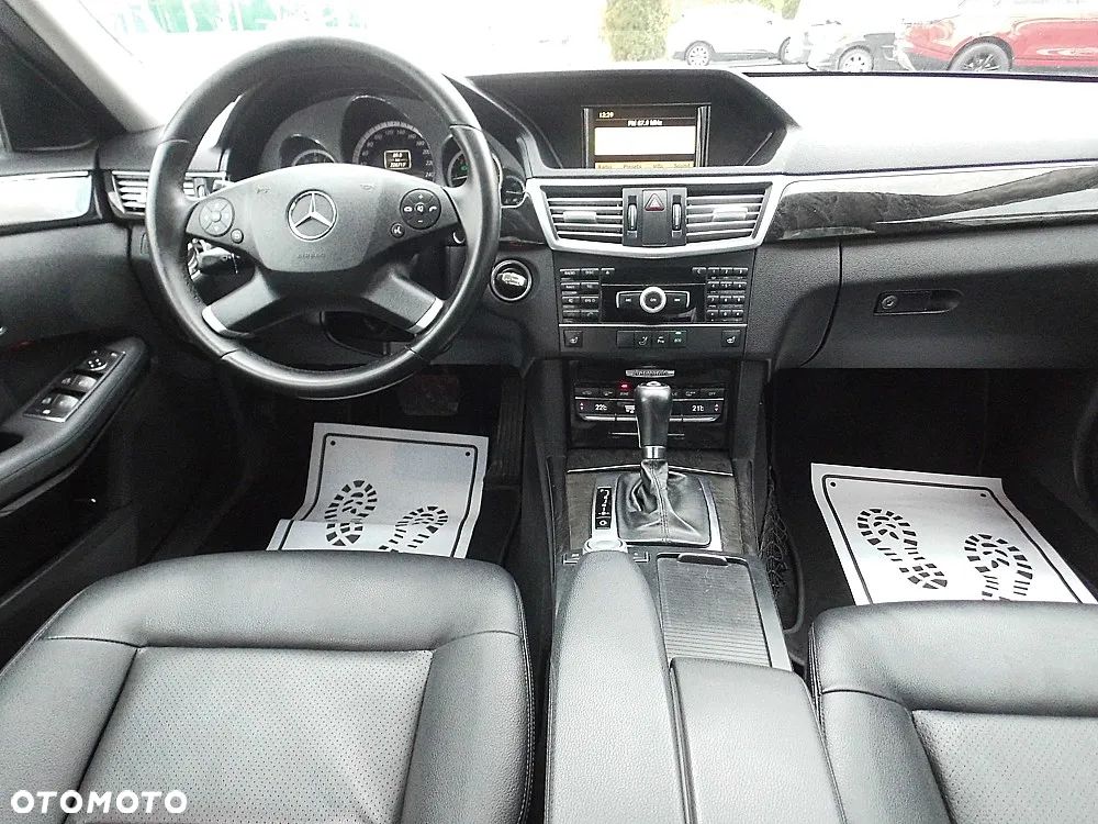 Mercedes-Benz Klasa E 200 CDI DPF BlueEFFICIENCY 7G-TRONIC Avantgarde - 25