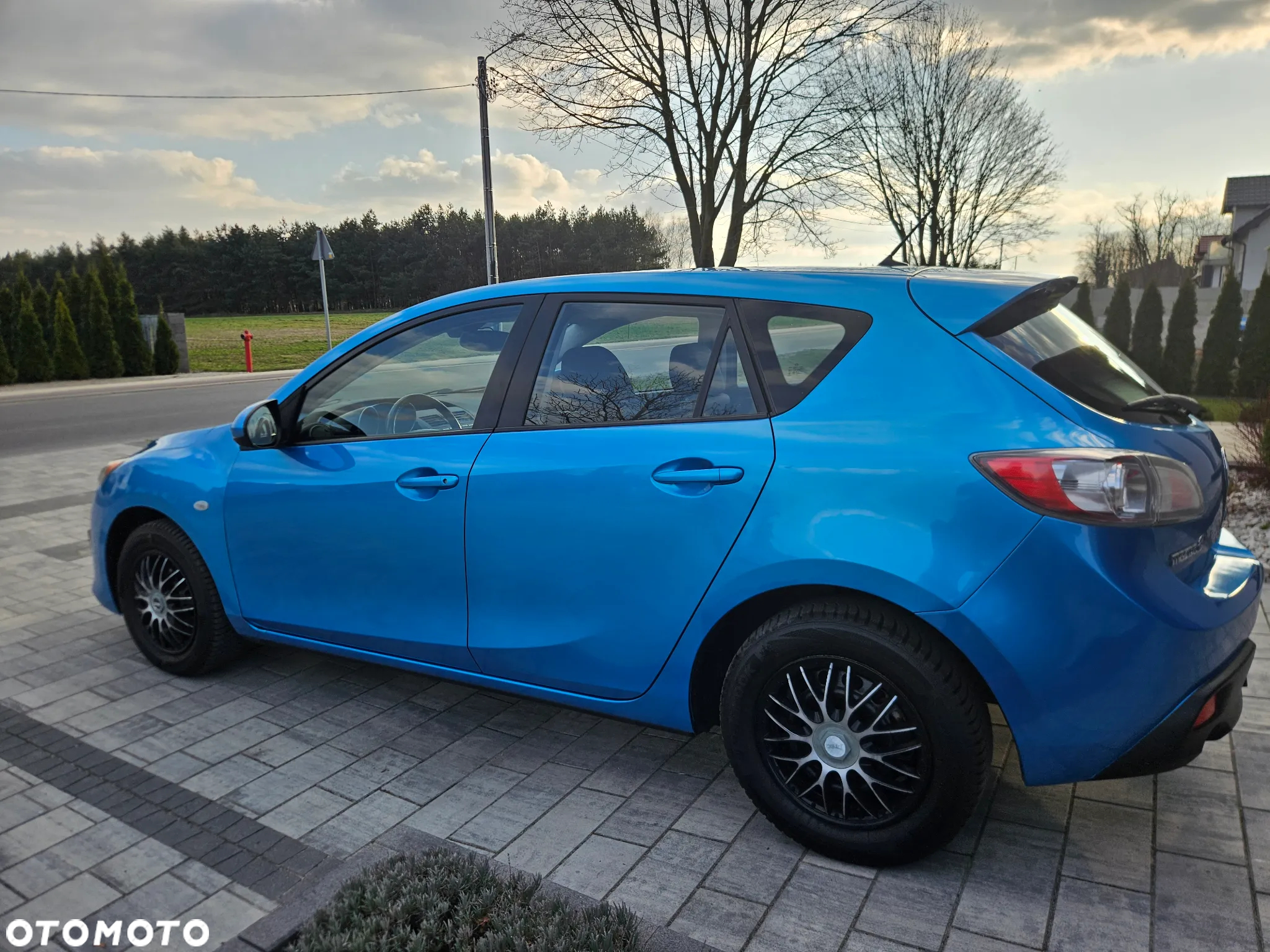 Mazda 3 1.6 Active + - 3