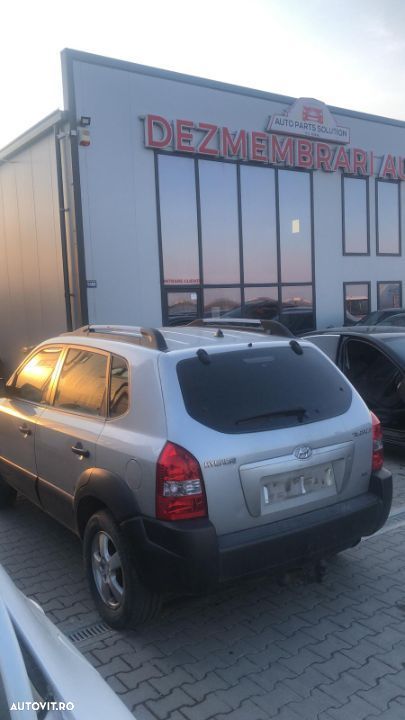 Dezmembram Hyundai Tucson 2.0 benzina  4x2 an fabr 2006 - 1