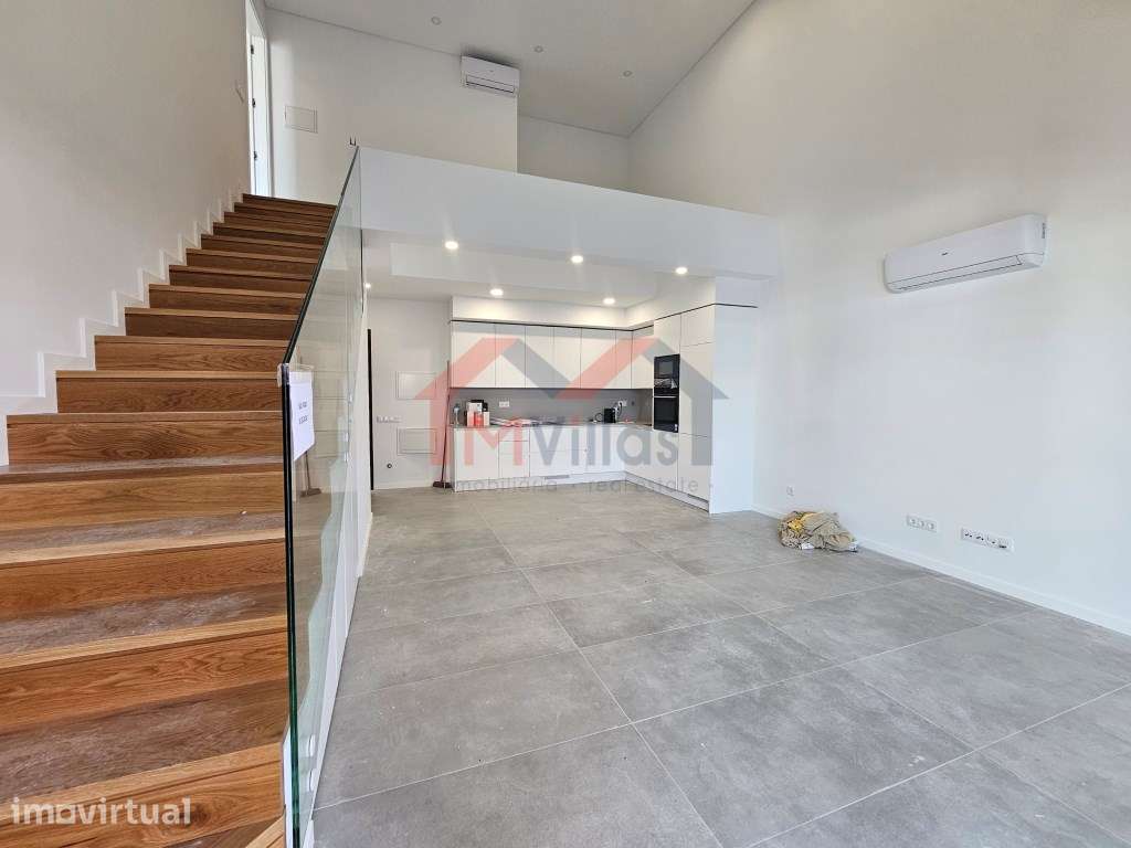 Apartamento T2 dúplex de Luxo com piscina e garagem perto da Marina... - Grande imagem: 5/25