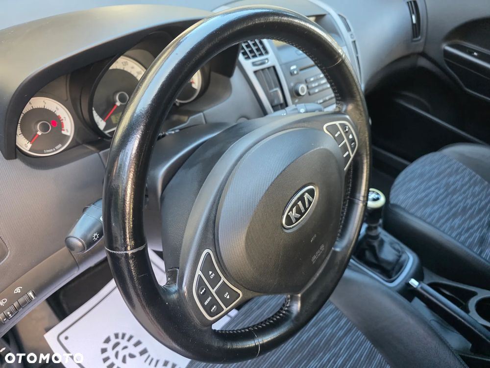 Kia Ceed - 14