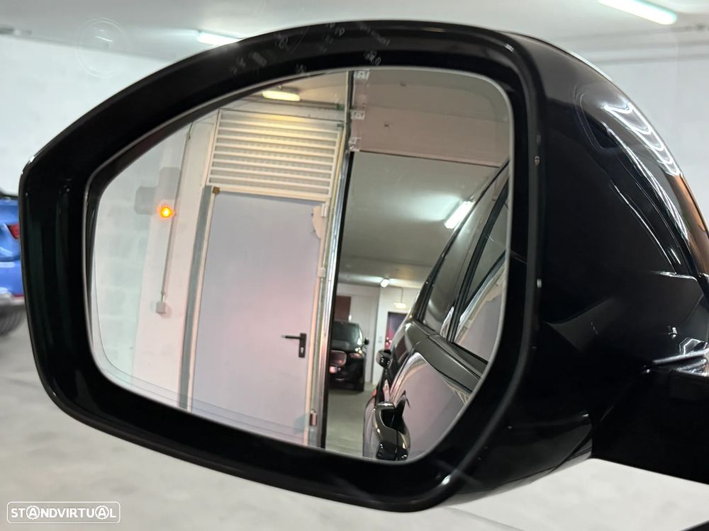 Land Rover Discovery Sport P300e - 12