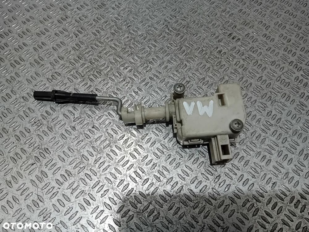 siłownik klapki wlewu paliwa VW Touran 1T0810773 - 3