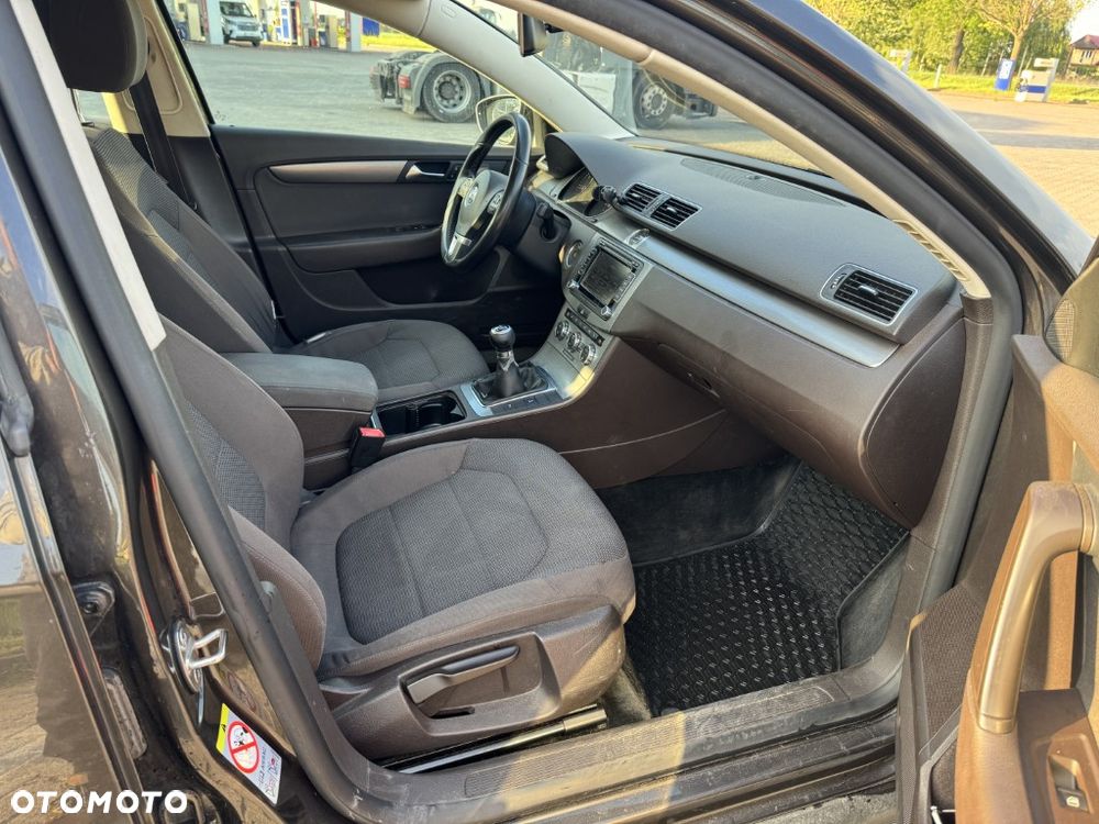 Volkswagen Passat 2.0 TDI Comfortline - 8
