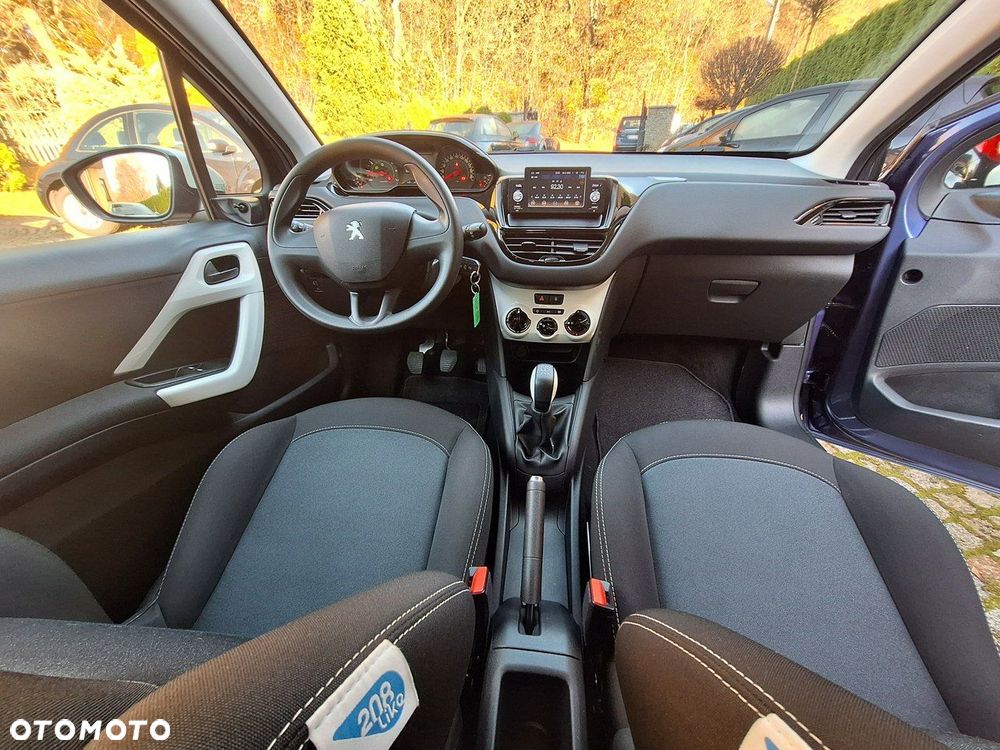 Peugeot 208 - 16