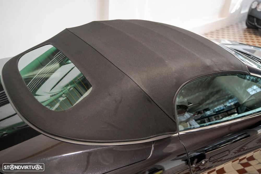 Aston Martin Vantage Roadster - 13