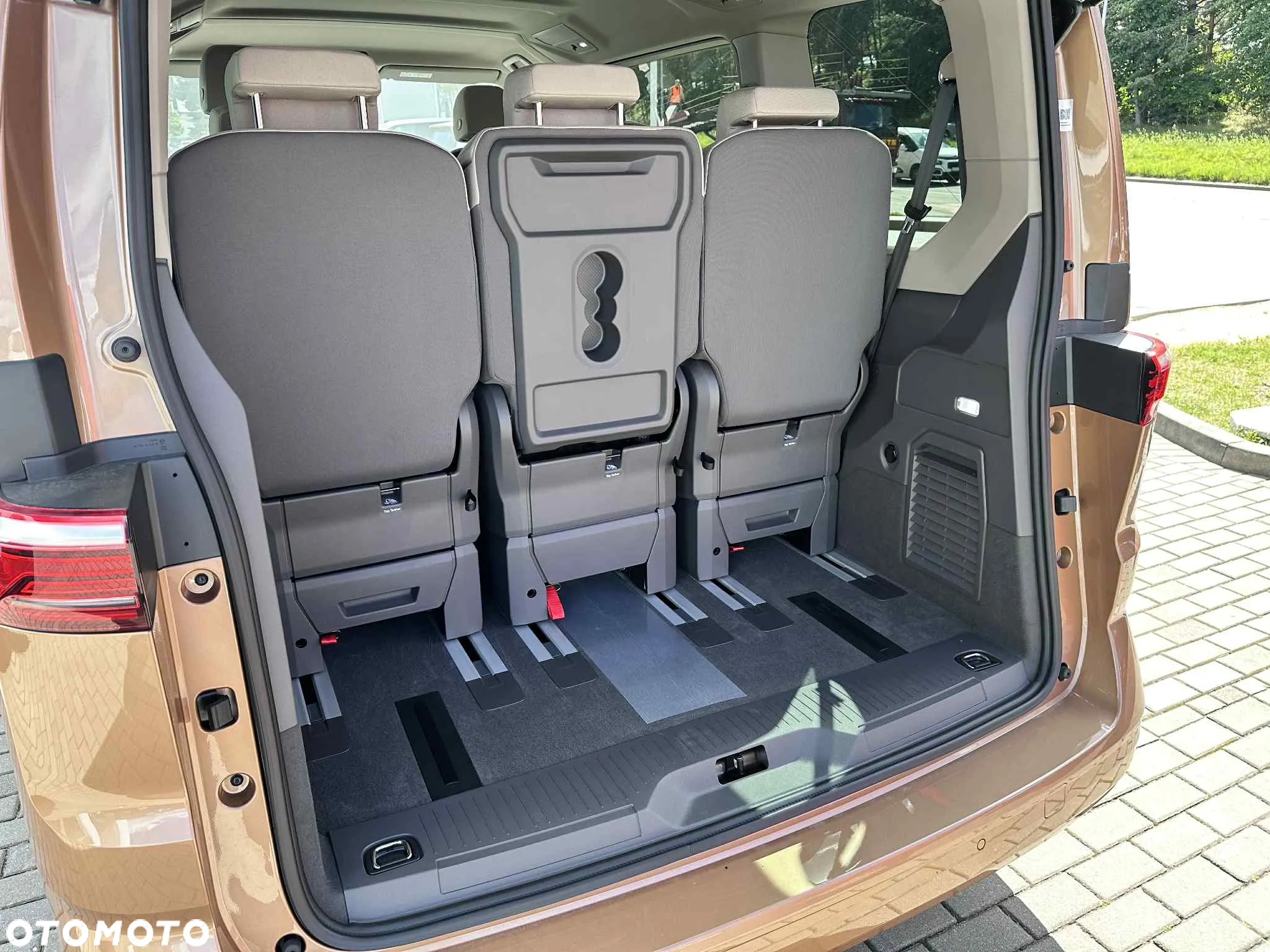 Volkswagen Multivan 2.0 TDI L1 Family DSG - 9