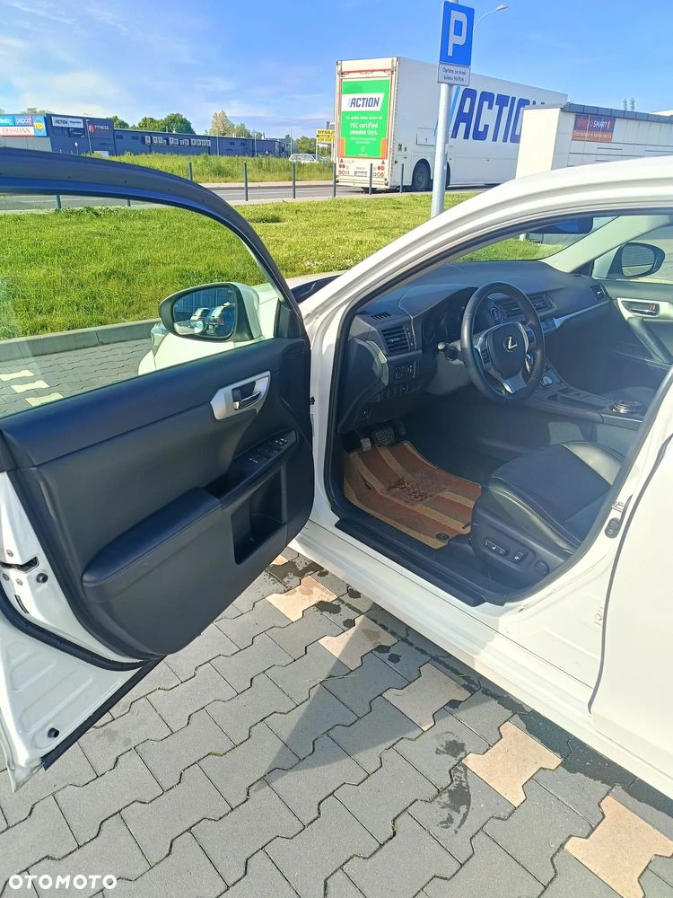 Lexus CT - 10