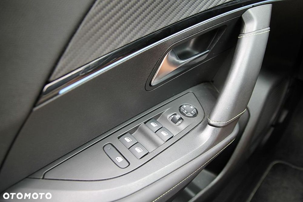 Peugeot 2008 e-2008 GT Pack - 26