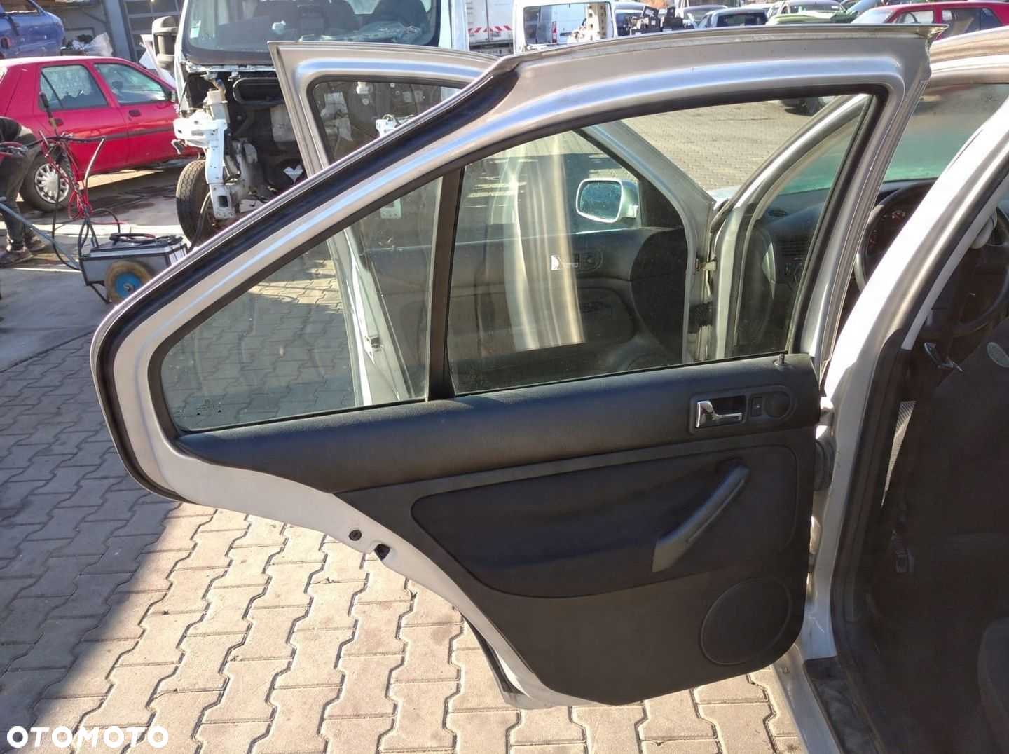 VOLKSWAGEN VW BORA SEDAN DRZWI LEWE TYŁ TYLNE SREBRNE LB7Z - 4