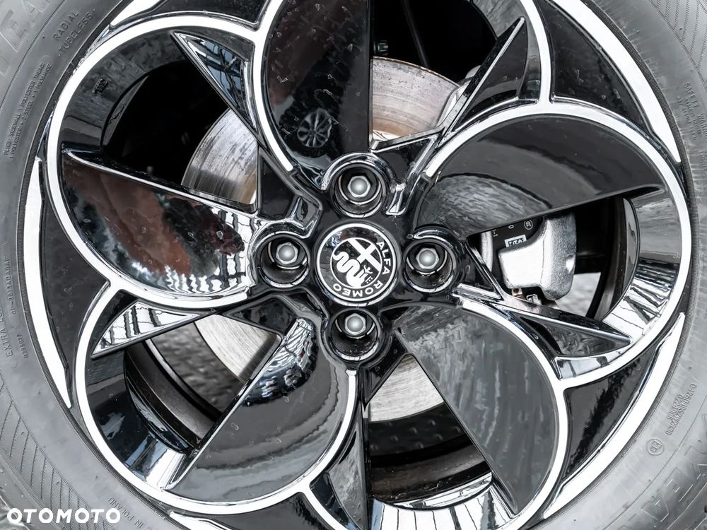 Alfa Romeo Junior 1.2 mHEV Ti eDCT - 9