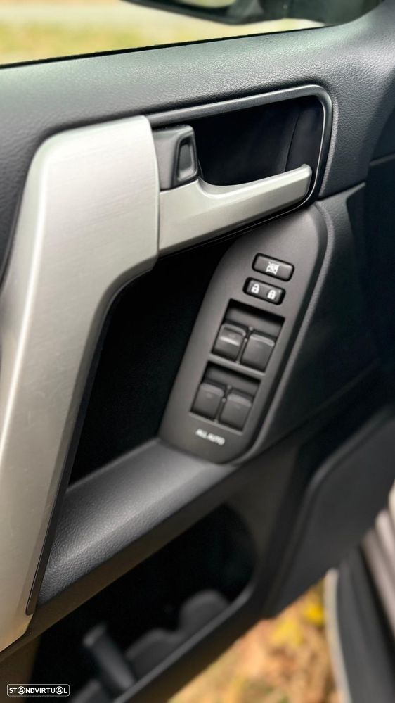 Toyota Land Cruiser 2.8 D-4D Auto Executive - 11