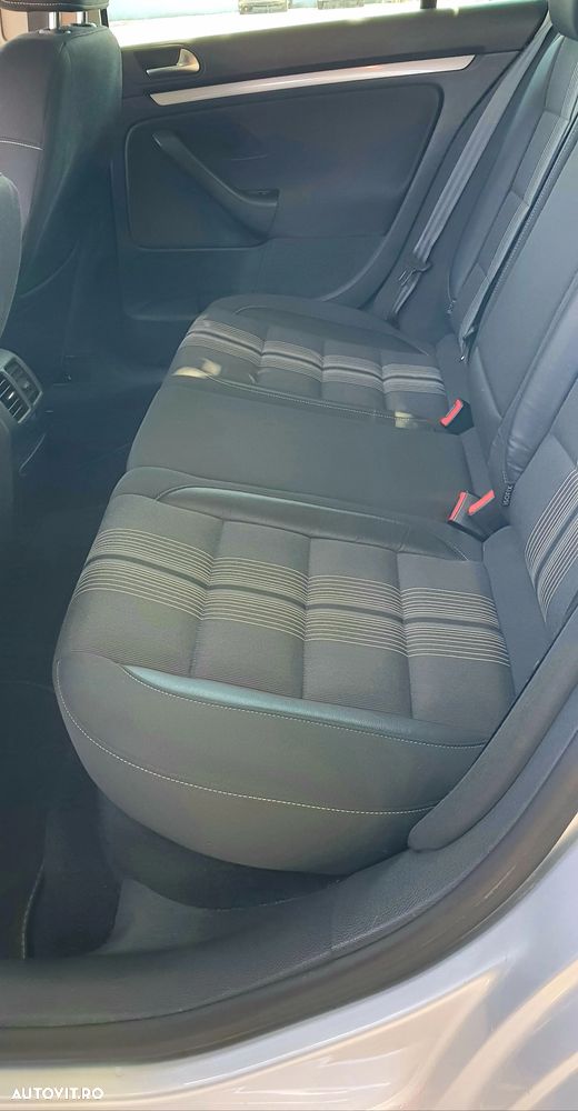 Volkswagen Golf 1.6 TDI DPF MATCH - 17