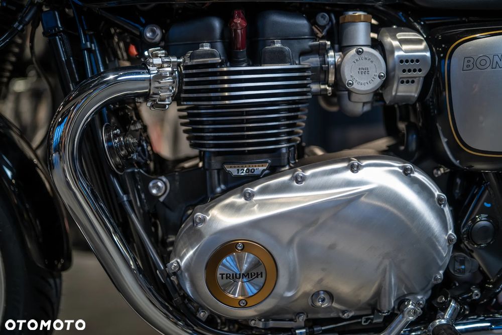 Triumph Bonneville - 22