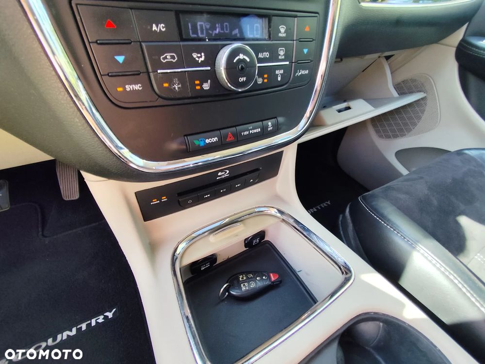 Chrysler Town & Country 3.6 Limited - 18