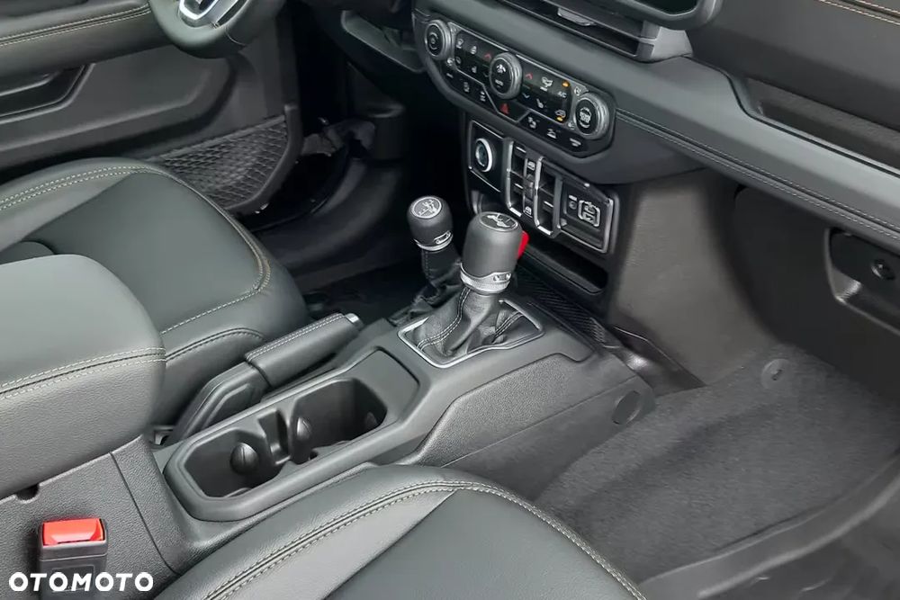 Jeep Wrangler Unlimited GME 2.0 Turbo Sahara - 24