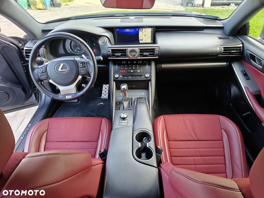 Lexus IS 200t / 300 F Sport - 11