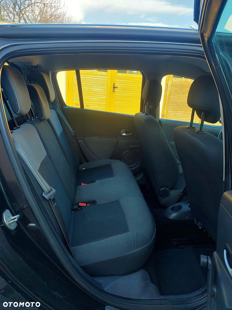 Renault Clio 1.2 16V Authentique - 11