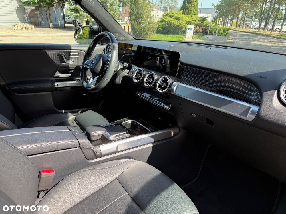 Mercedes-Benz GLB - 16