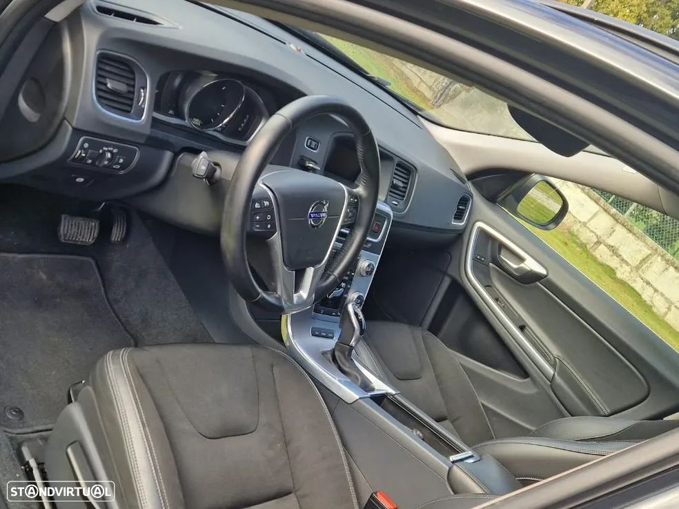 Volvo V60 2.4 D6 Momentum AWD Phev - 9