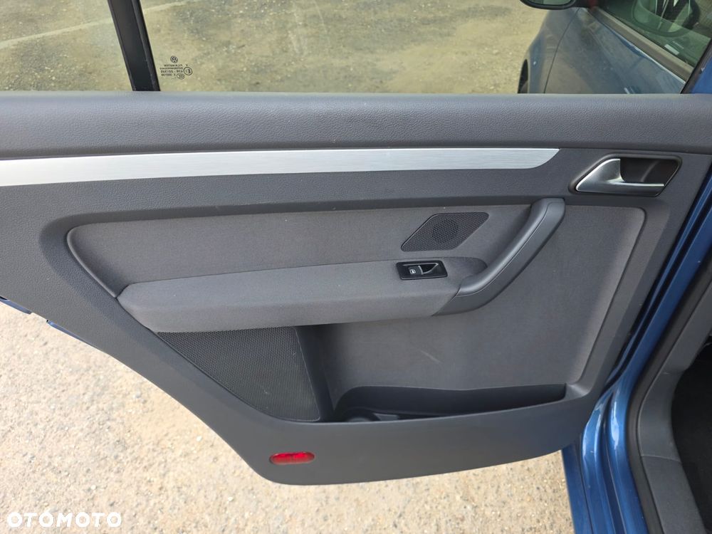 Volkswagen Touran - 25