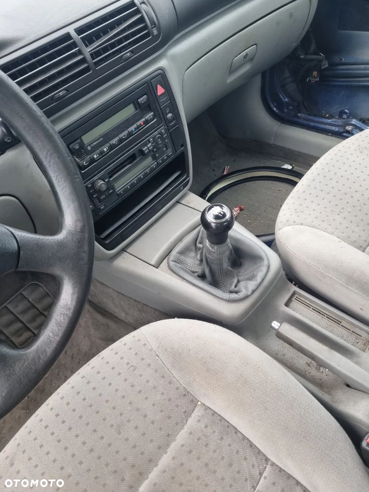 VW Passat b5 sedan przedlift 1.6 8v ANA lakier LR5V na części - 3