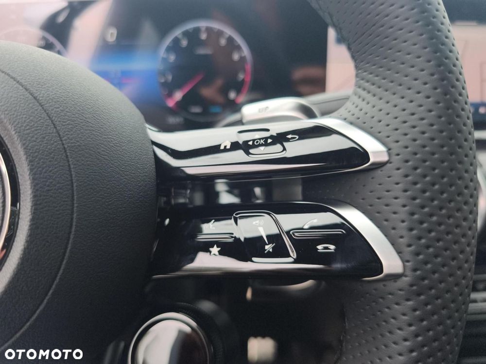 Mercedes-Benz GLA - 16