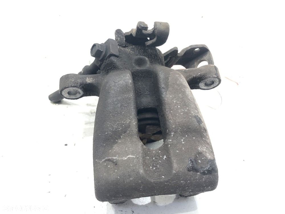 ZACISK LEWY TYŁ - 59.00 PLN - OPEL ASTRA H GTC (A04) 2005 - 2010 1.6 (L08) 77 kW [105 KM] benzyna - 1