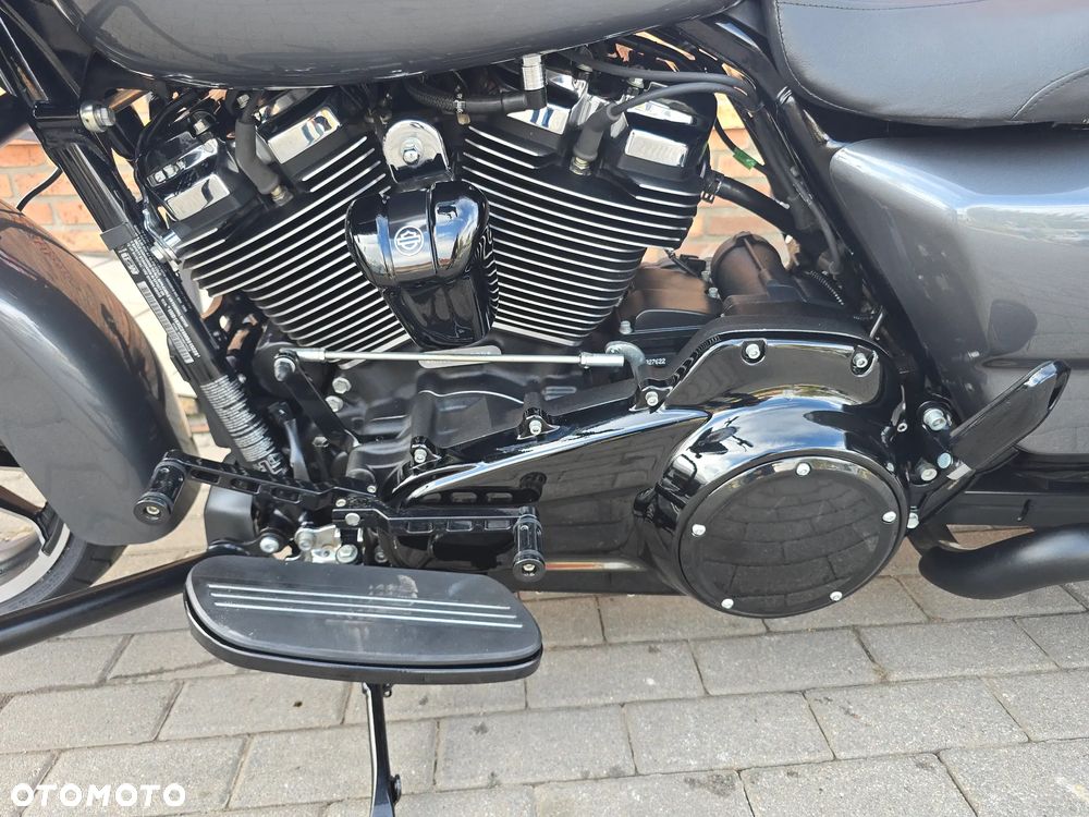 Harley-Davidson Touring Road Glide - 24