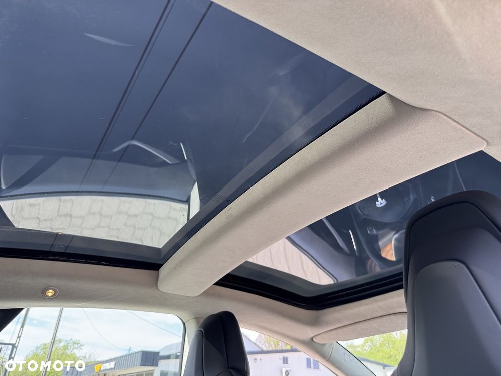 Tesla Model S - 10