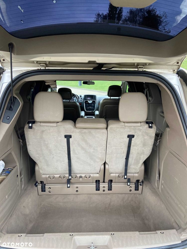 Chrysler Town & Country - 5