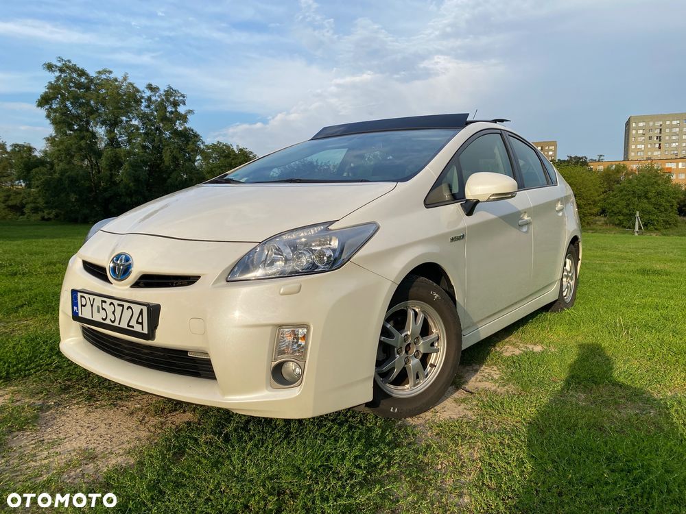 Toyota Prius (Hybrid) Executive - 2