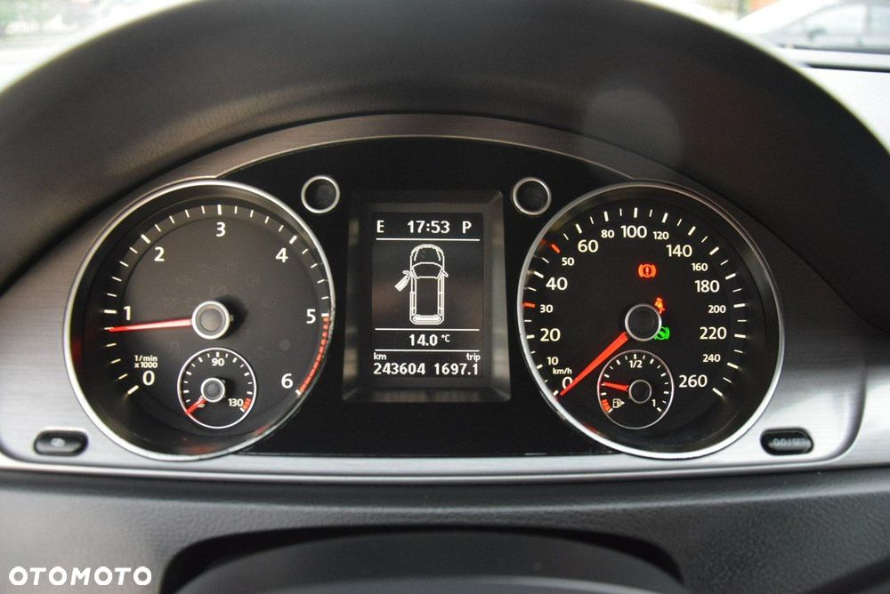 Volkswagen Passat - 33