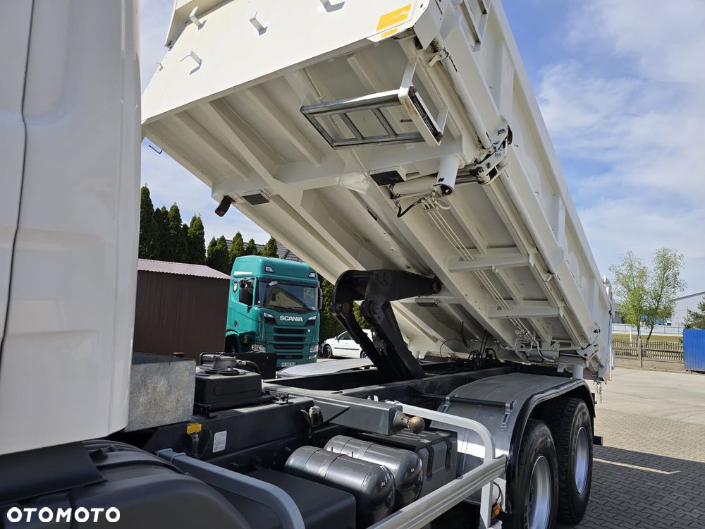 Scania P 360 6x4 - 11