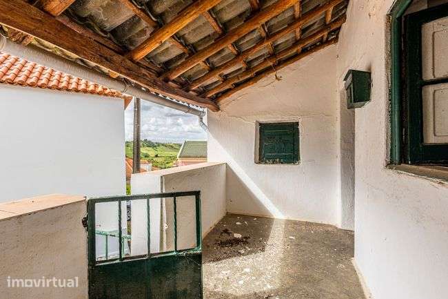 Moradia para remodelar, situada na tranquila localidade de Maçussa - Grande imagem: 3/40