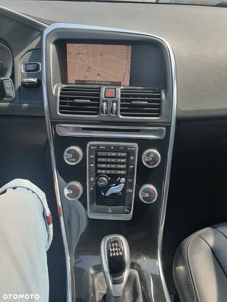 Volvo XC 60 D4 Momentum Pro - 16