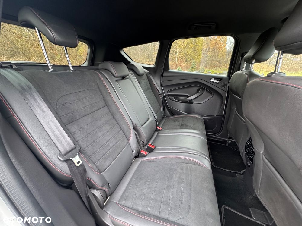 Ford Kuga 1.5 EcoBoost 2x4 ST-Line - 28